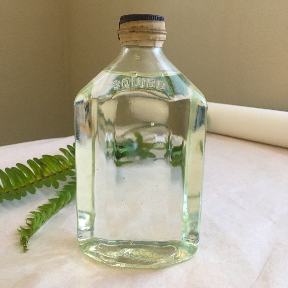 Vintage 30s Sealed Medicine Bottle of Squibb Mineral Oil | Full & Sealed